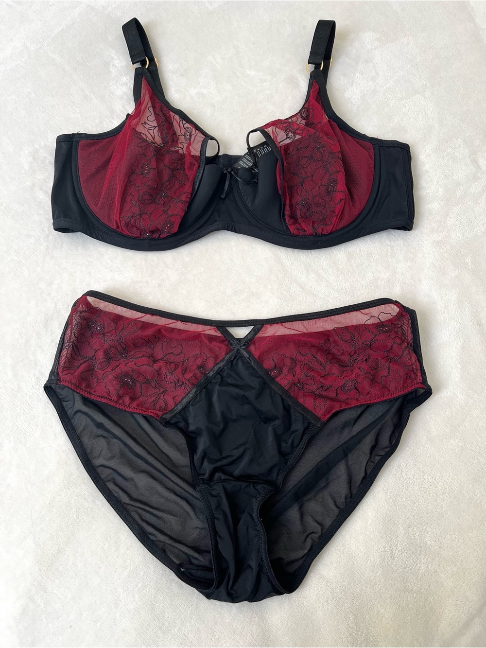 Ashley Graham Black Bra & Burgundy Lace Brief Set